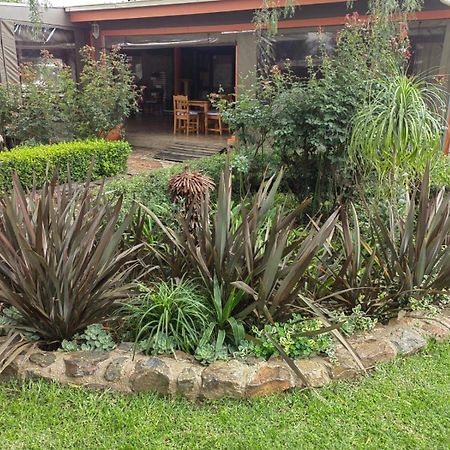 Sibahlenomhlambi Guesthouse Springs  Exterior photo