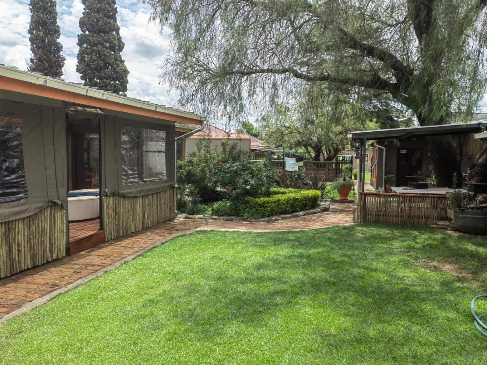 Sibahlenomhlambi Guesthouse Springs  Exterior photo